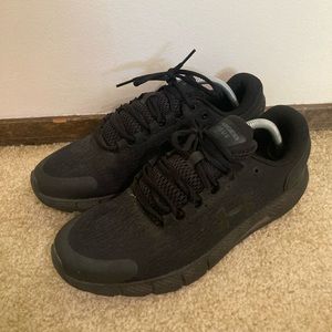 Under Armour Charged Rogue. Men’s 10